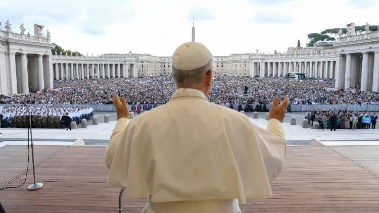 Papal Audience in Rome: Experience the Blessing of Pope Francis at the Vatican